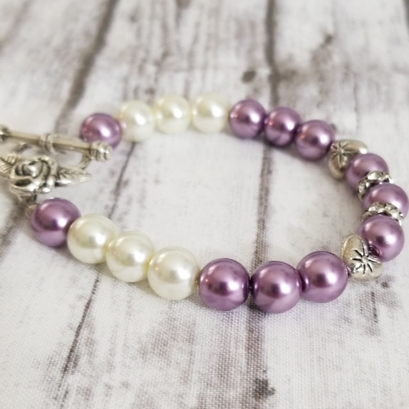 Pretty purple & white glass pearl bead bracelet - Picture 7 of 8